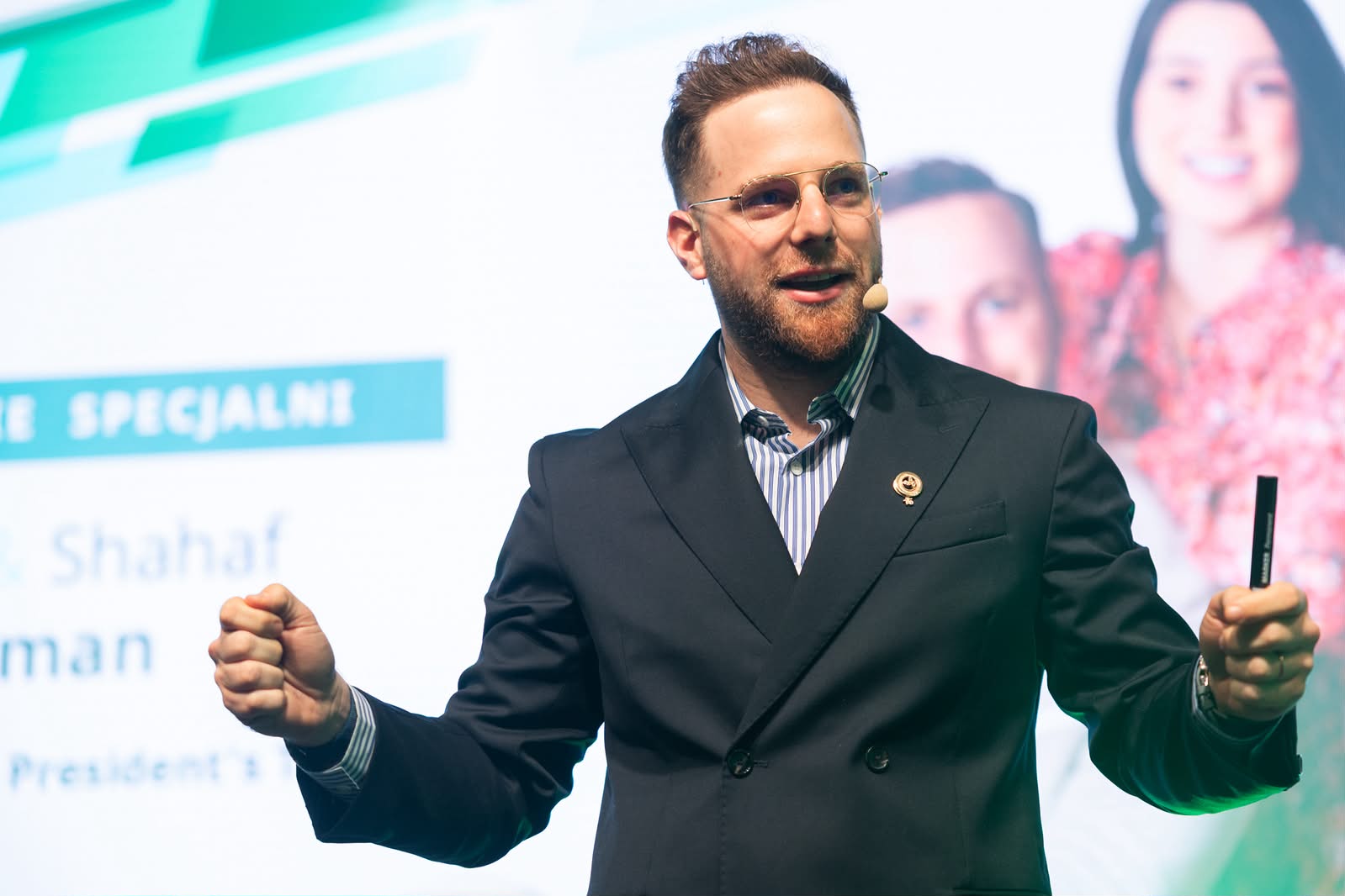 Shahaf presenting Herbalife on stage